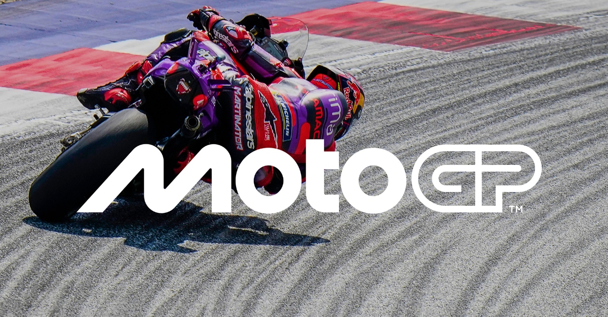 Nieuw MotoGP logo met op de achtergrond een motor in een bocht